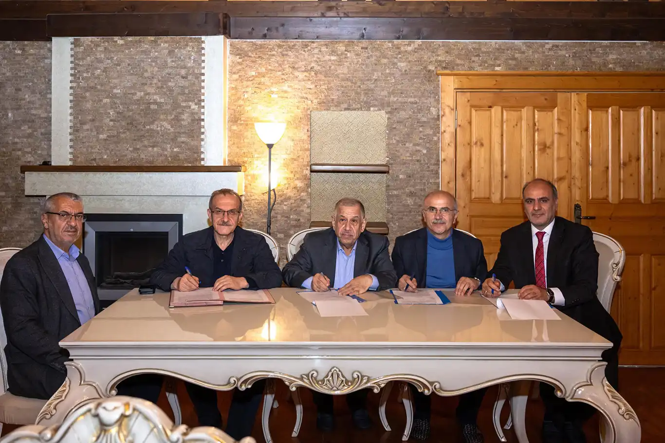 Depremde yıkılan Şehir Mezarlığı Camii Osmanlı mimarisi tarzında inşa edilecek Depremde yıkılan Şehir Mezarlığı Camii Osmanlı mimarisi tarzında inşa edilecek