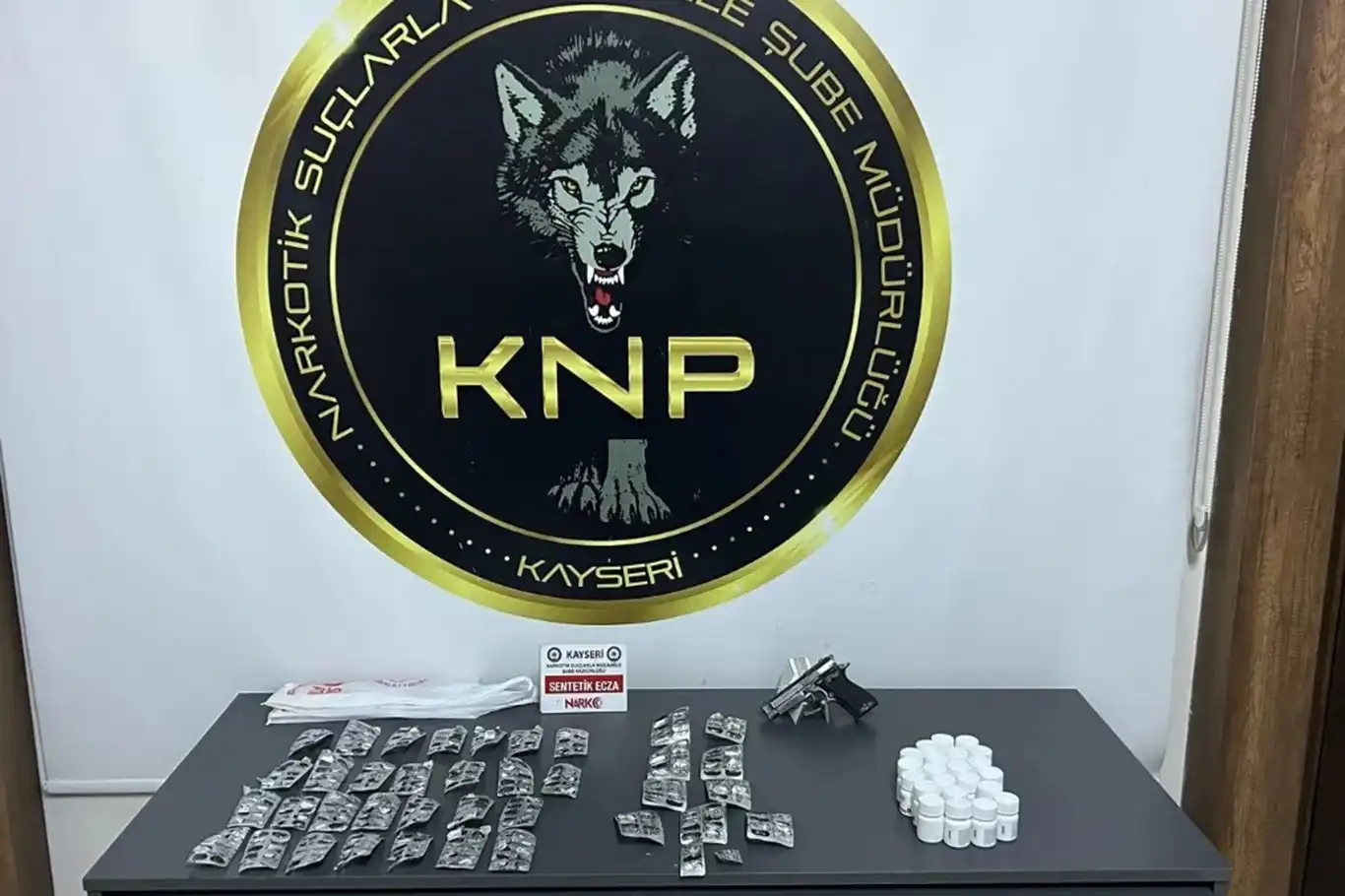 Kayseri'de uyuşturucu operasyonu: 3 gözaltı Kayseri'de uyuşturucu operasyonu: 3 gözaltı