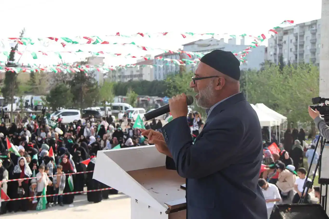 Mele Teyfur: Birayên me yên Filistînî di pêşengîya Hezretî Resulullah de berxwedanekî nîşan didin Mele Teyfur: Birayên me yên Filistînî di pêşengîya Hezretî Resulullah de berxwedanekî nîşan didin