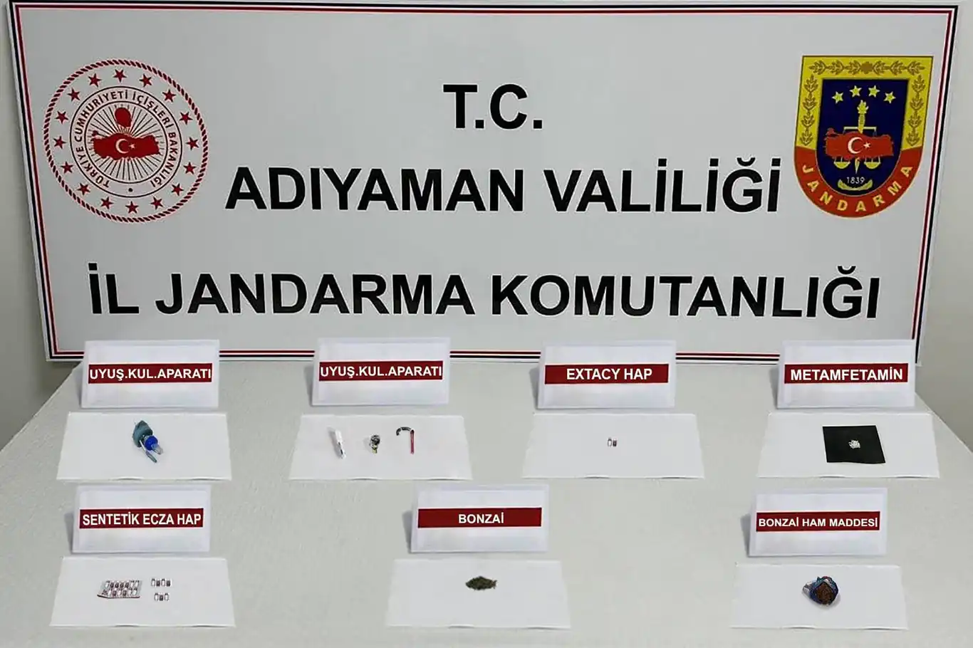 Adıyaman'da uyuşturtucu operasyonu: 17 gözaltı Adıyaman'da uyuşturtucu operasyonu: 17 gözaltı