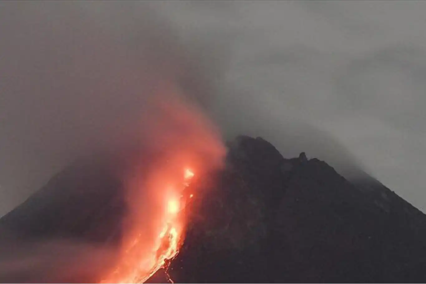 Authorities urge caution as Kanlaon Volcano erupts in central Philippines
