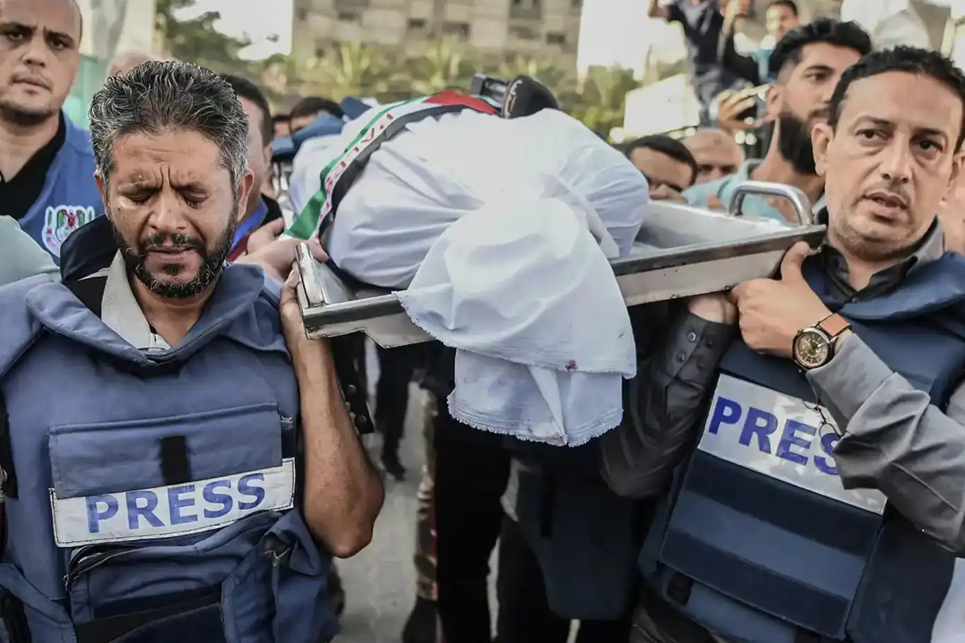 Gazeteci-Yazar Kahyalar: Gazze'de basına yönelik saldırılar bilgi düşmanlığının bir tezahürüdür Gazeteci-Yazar Kahyalar: Gazze'de basına yönelik saldırılar bilgi düşmanlığının bir tezahürüdür