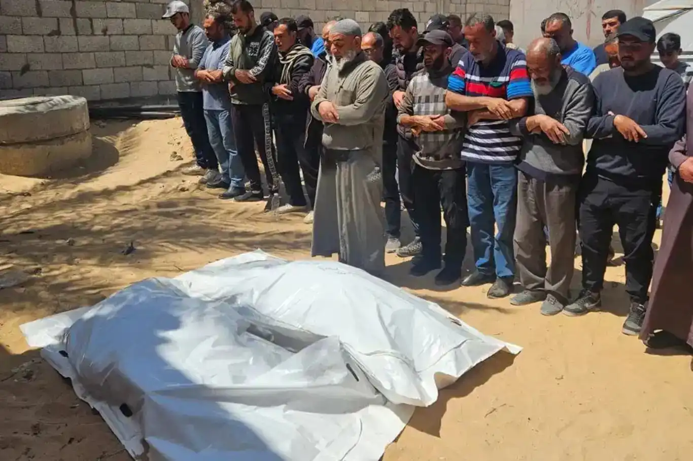 ژمارەی شەهیدەکان لە غەززە گەشتە ٥٢ هەزار و ٤١٨ کەس 