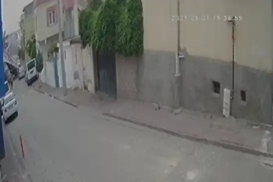 Diyarbakır'da çatının uçma anı kameraya yansıdı