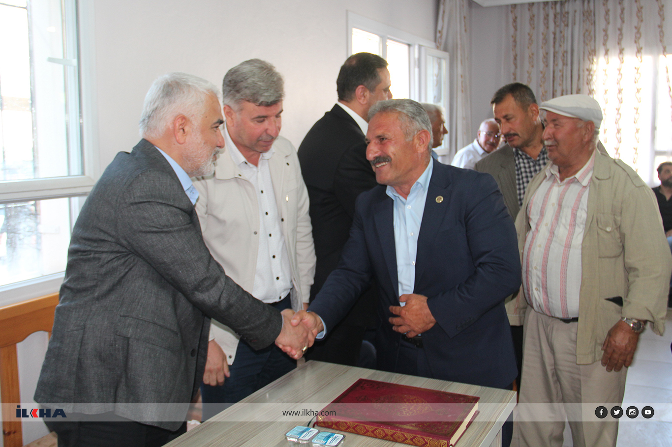 d1b8d190-9b0b-4193-8bcf-e0ce5f8050e1