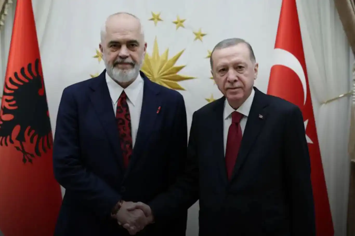 أردوغان يبحث مع رئيس وزراء ألبانيا العلاقات الثنائية والتطورات الإقليمية أردوغان يبحث مع رئيس وزراء ألبانيا العلاقات الثنائية والتطورات الإقليمية