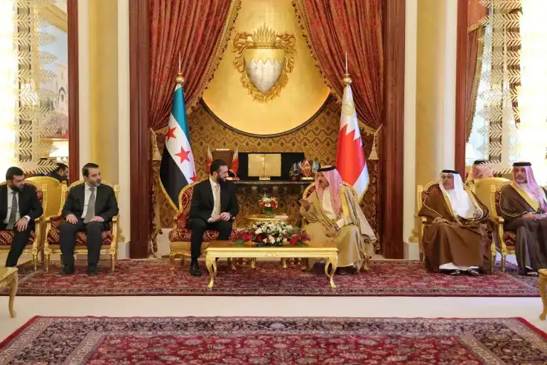 الرئيس السوري أحمد الشرع يزور البحرين لبحث العلاقات الثنائية والتطورات الإقليمية