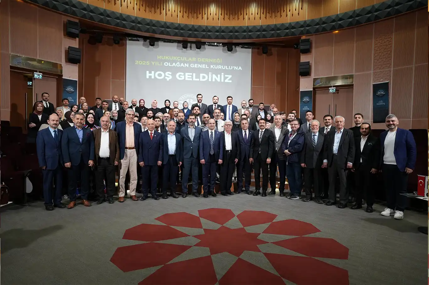 Hukukçular Derneği yeni başkanını seçti Hukukçular Derneği yeni başkanını seçti