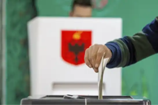 Arnavutluk’ta parlamento seçimlerine başladı