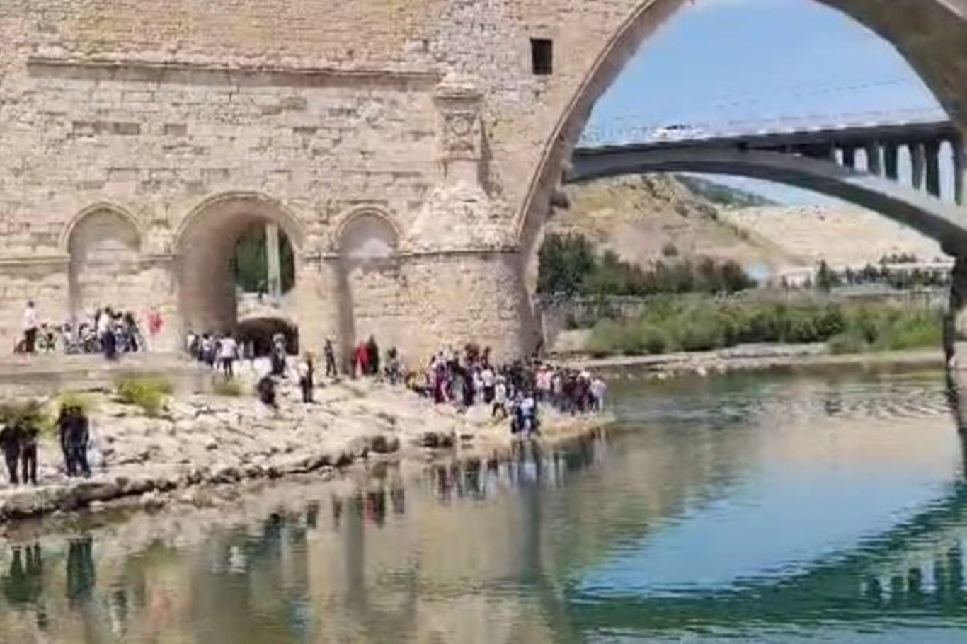 Malabadi'de 15 yaşındaki çocuk boğularak hayatını kaybetti Malabadi'de 15 yaşındaki çocuk boğularak hayatını kaybetti