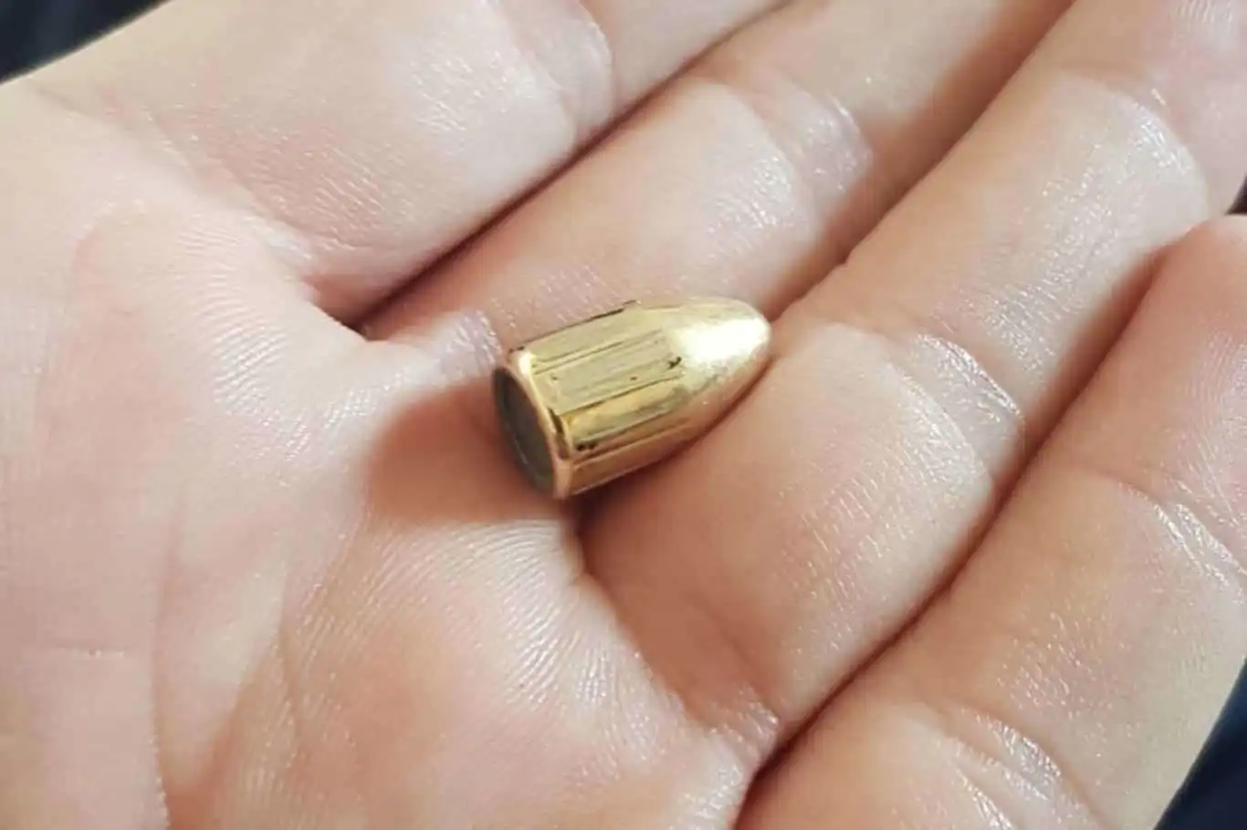 Yorgun mermiler biri çocuk 2 kişiyi ağır yaraladı Yorgun mermiler biri çocuk 2 kişiyi ağır yaraladı