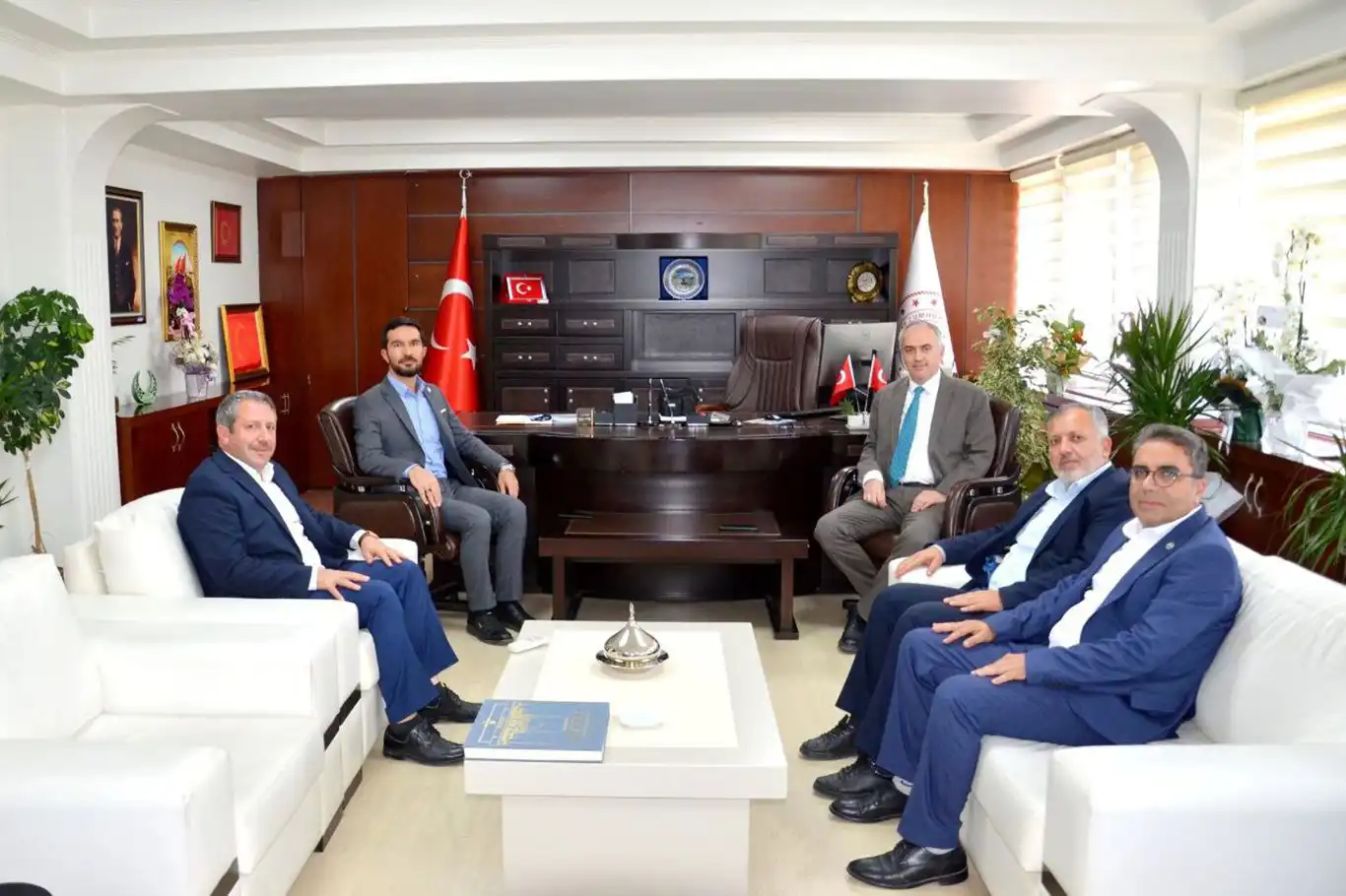 HÜDA PAR'dan Bursa İl Sağlık Müdürü'ne ziyaret HÜDA PAR'dan Bursa İl Sağlık Müdürü'ne ziyaret