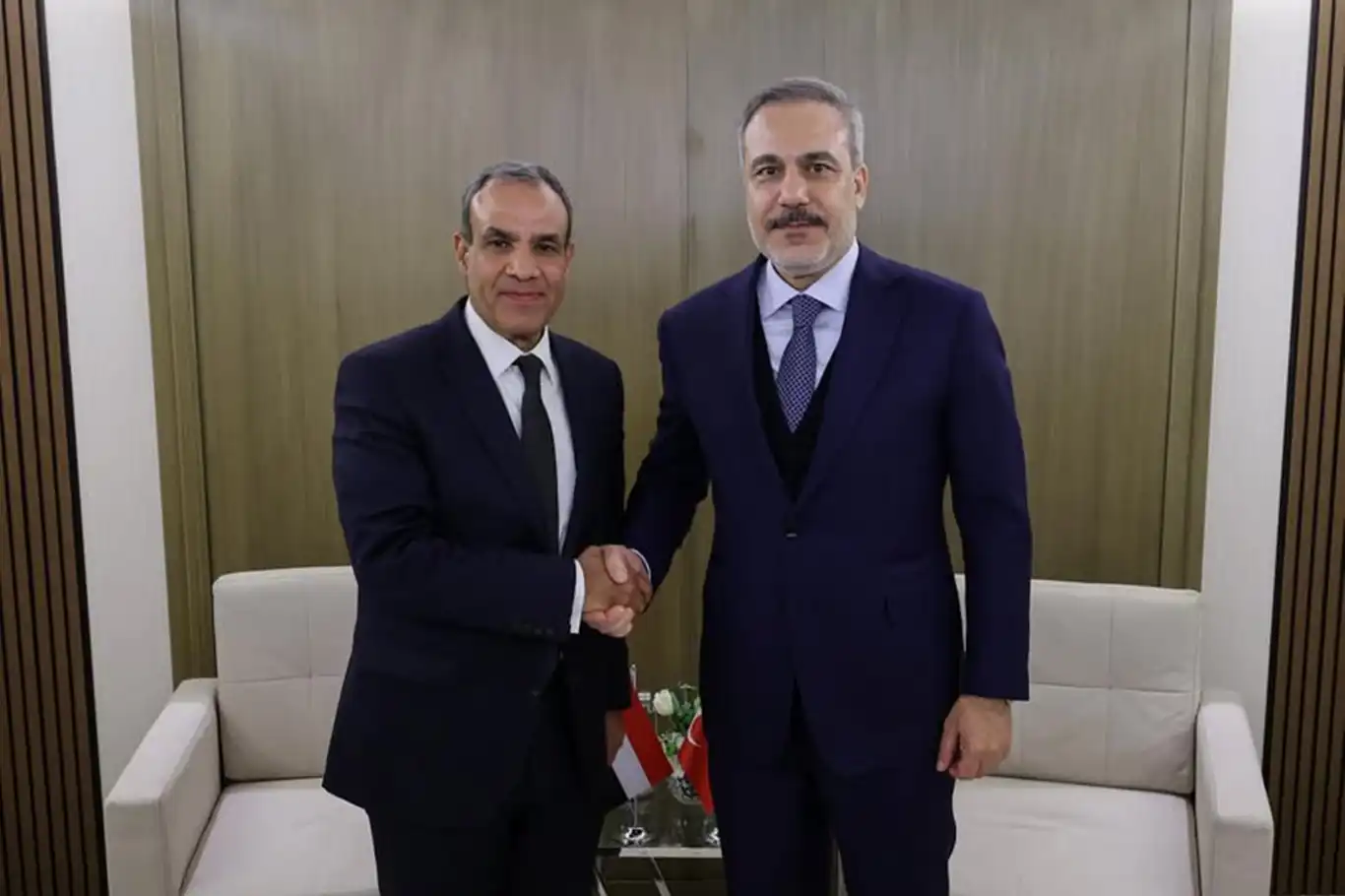 Mısır ve Türkiye, Gazze'de ateşkes çabalarını ve yeniden imar planlarını görüştü Mısır ve Türkiye, Gazze'de ateşkes çabalarını ve yeniden imar planlarını görüştü