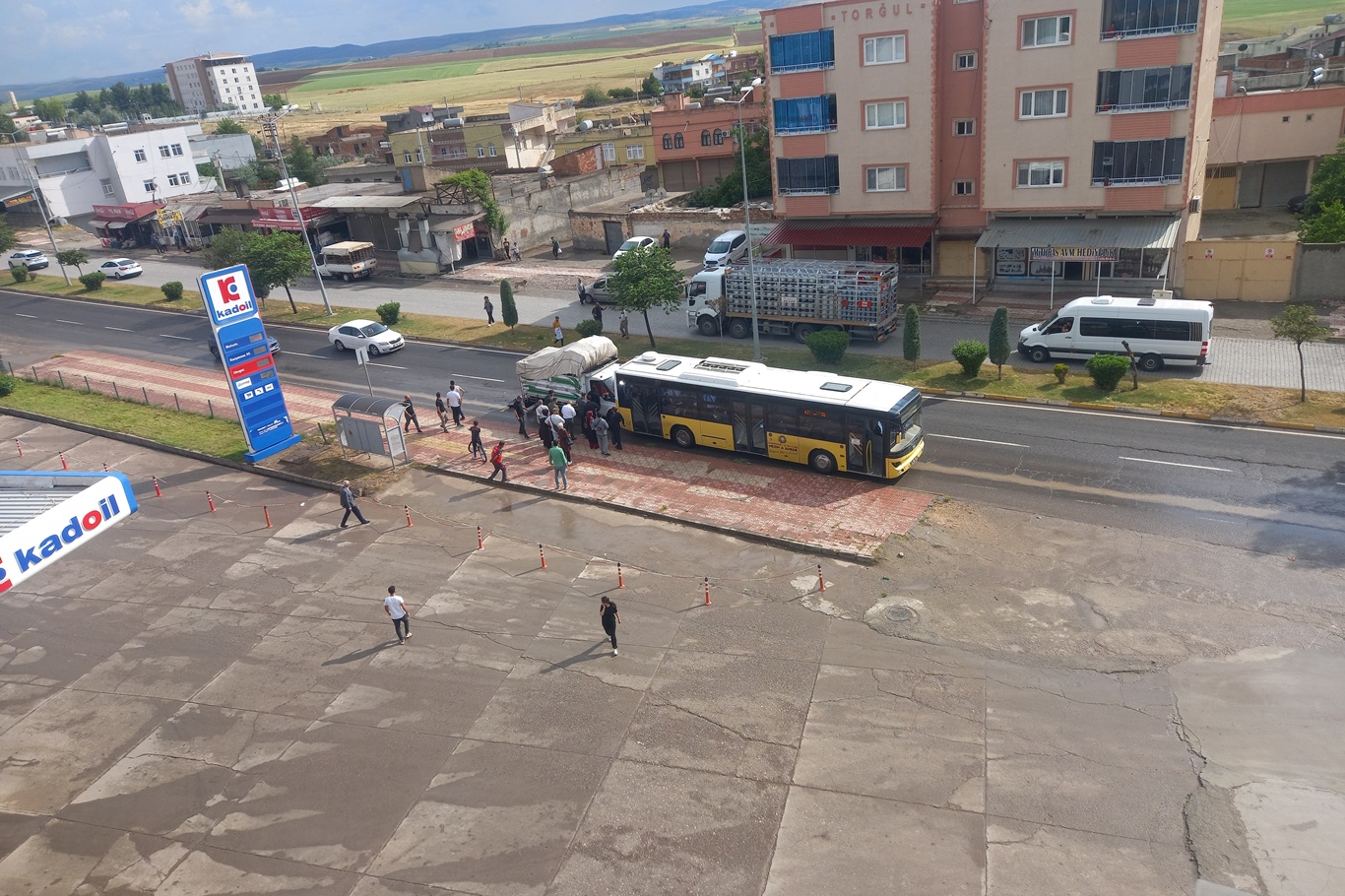 Diyarbakır'da kamyonet, belediye otobüsüne arkadan çarptı Diyarbakır'da kamyonet, belediye otobüsüne arkadan çarptı