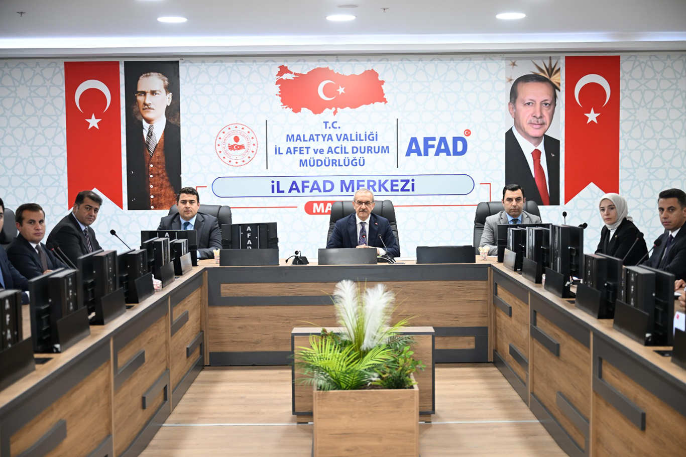 Malatya'da kırsal konutlar betonarme yapılar istişare toplantısı düzenlendi Malatya'da kırsal konutlar betonarme yapılar istişare toplantısı düzenlendi