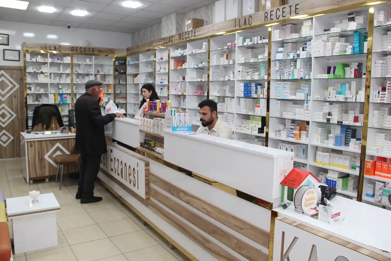 Eczacılar: Sıklıkla değişen kurallar mesleğimizi zorluyor Eczacılar: Sıklıkla değişen kurallar mesleğimizi zorluyor