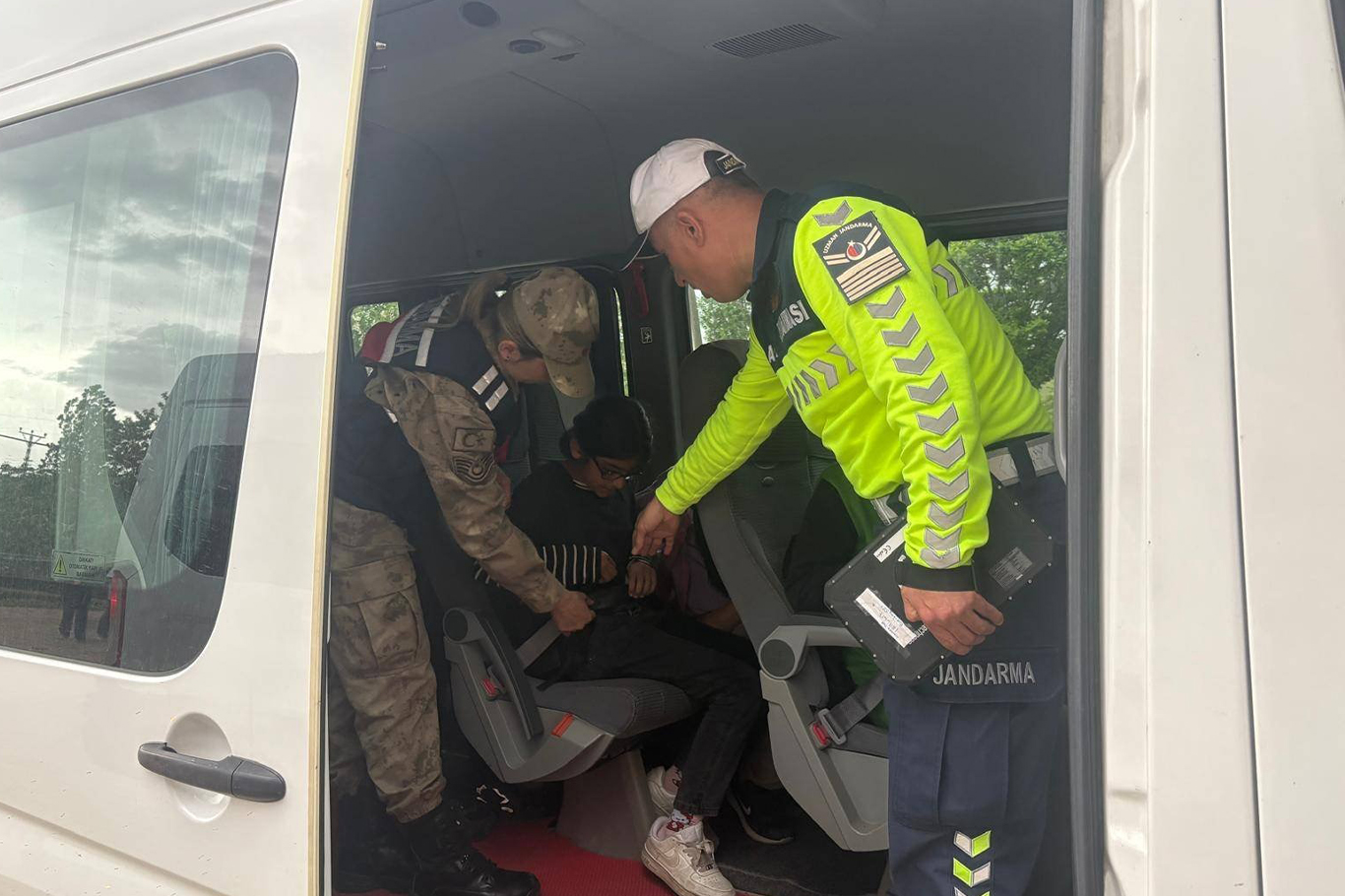 Bingöl'de ilkokul öğrencilerine trafik güvenliği eğitimi Bingöl'de ilkokul öğrencilerine trafik güvenliği eğitimi