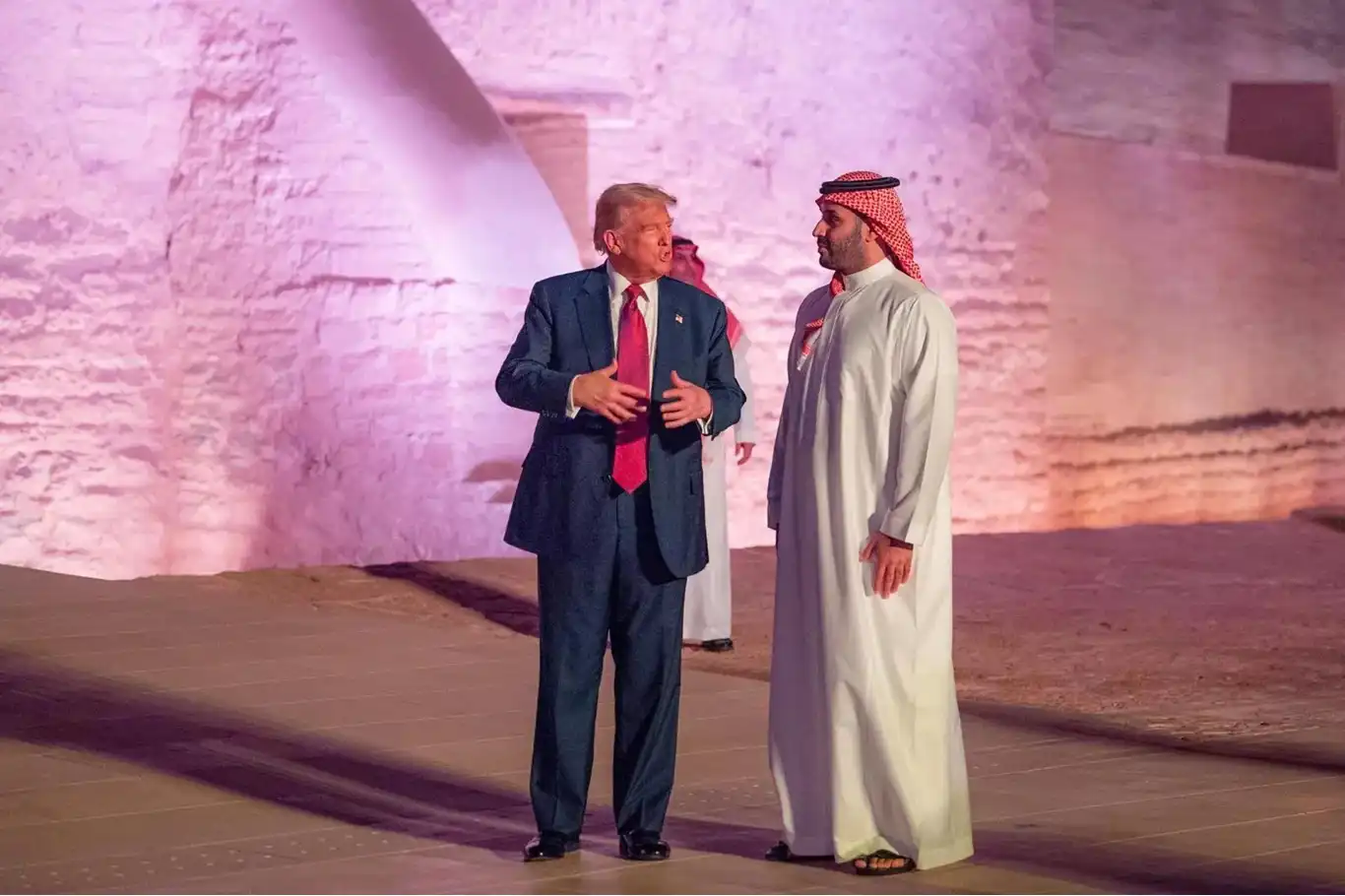 Trump yeniden Riyad’da: Önce para, gerisi teferruat… Trump yeniden Riyad’da: Önce para, gerisi teferruat…