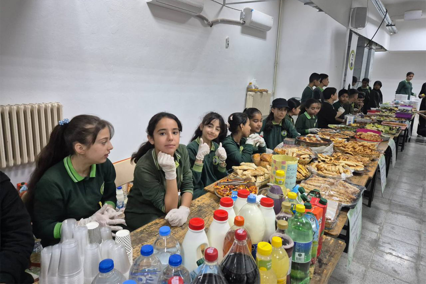 Ortaokul öğrencilerinden Gazze’ye destek kermesi Ortaokul öğrencilerinden Gazze’ye destek kermesi