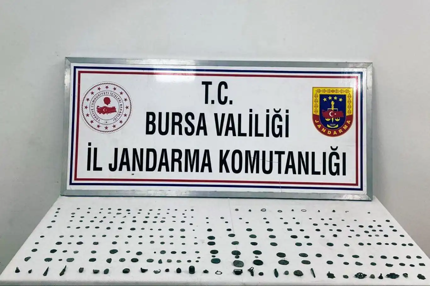 Bursa'da tarih eser operasyonunda 222 sikke ele geçirildi Bursa'da tarih eser operasyonunda 222 sikke ele geçirildi
