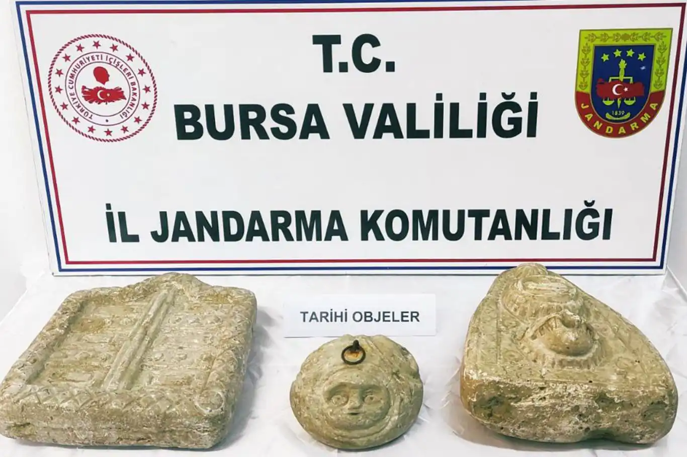 Bursa'da tarihi eser operasyonu: 2 gözaltı Bursa'da tarihi eser operasyonu: 2 gözaltı