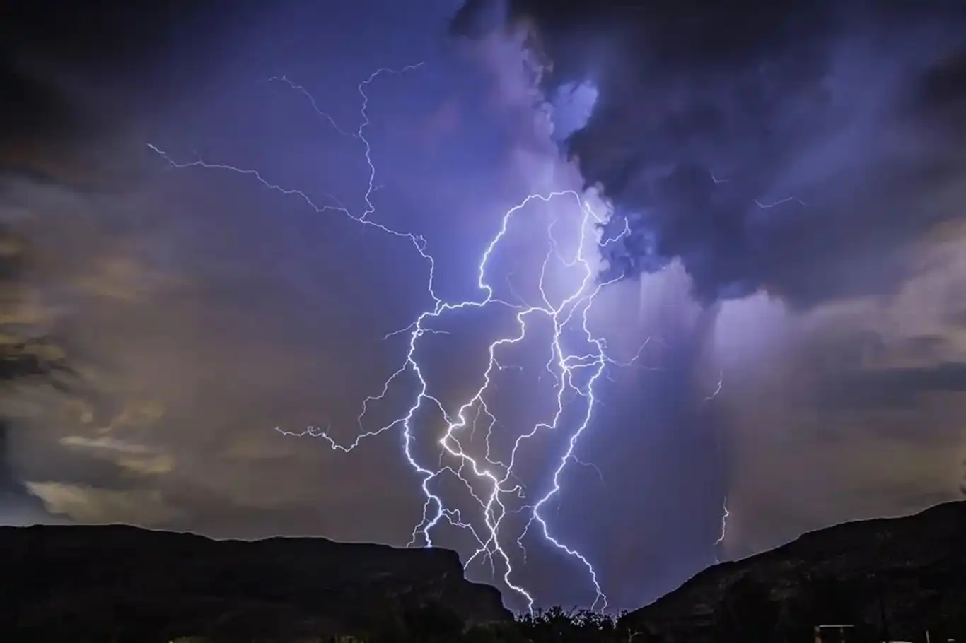 Meteorolojiden 7 il için sağanak uyarısı Meteorolojiden 7 il için sağanak uyarısı