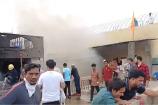 Hindistan'da yangın: 17 ölü