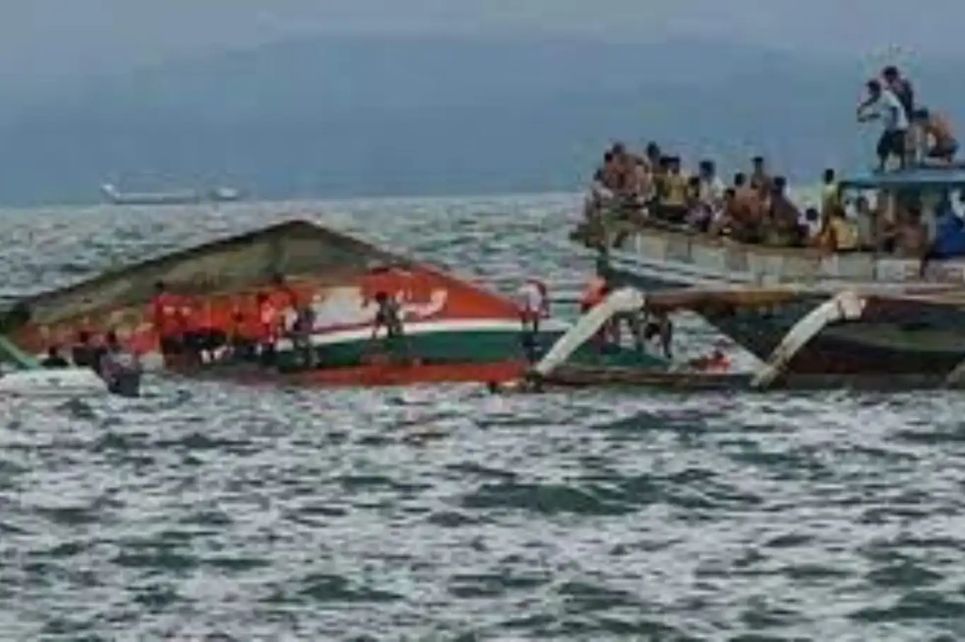 Nijerya'da yolcu teknesi battı: 37 ölü