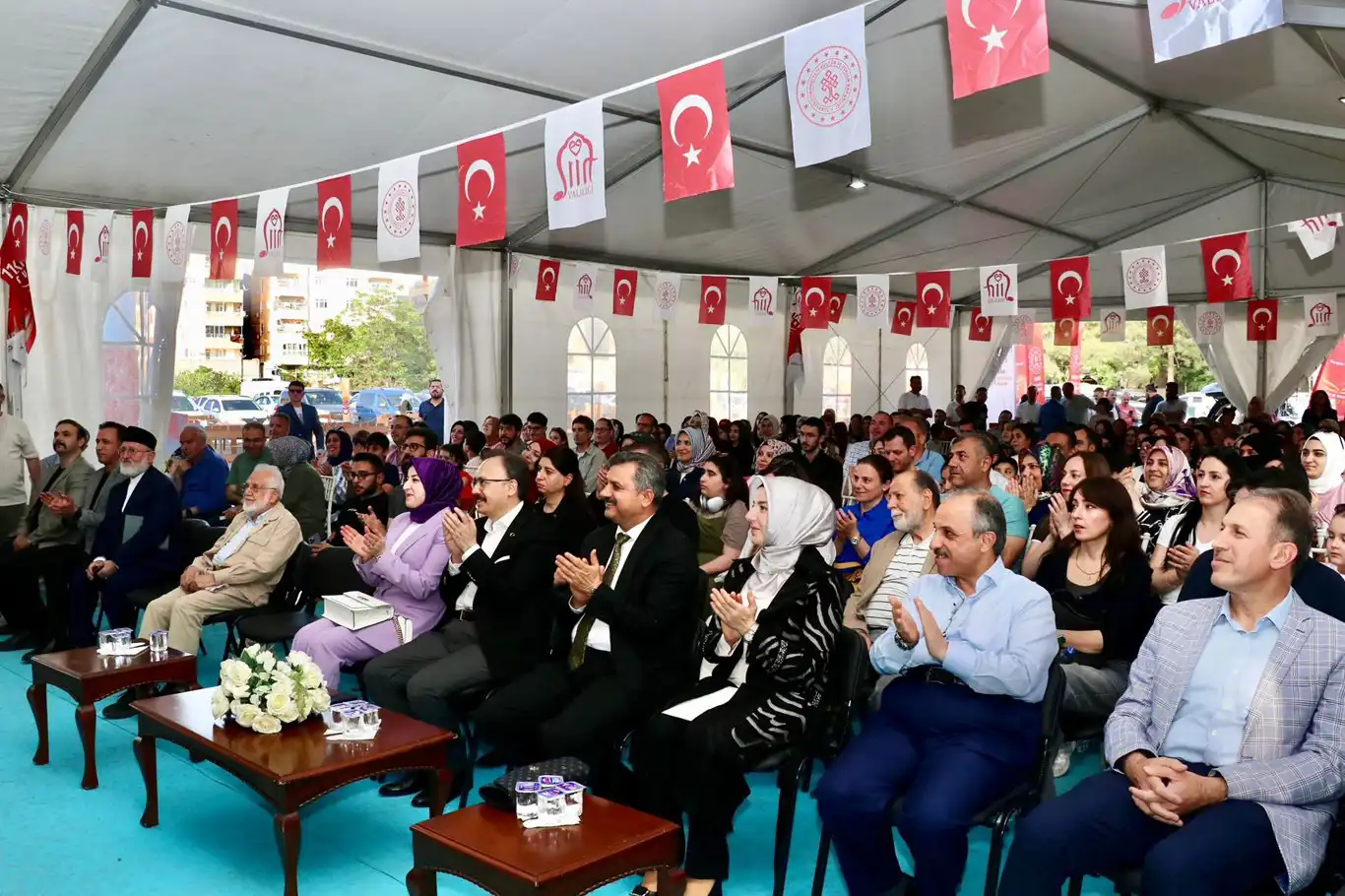 Siirt’te 11. geleneksel kitap fuarı yoğun ilgiyle sona erdi Siirt’te 11. geleneksel kitap fuarı yoğun ilgiyle sona erdi