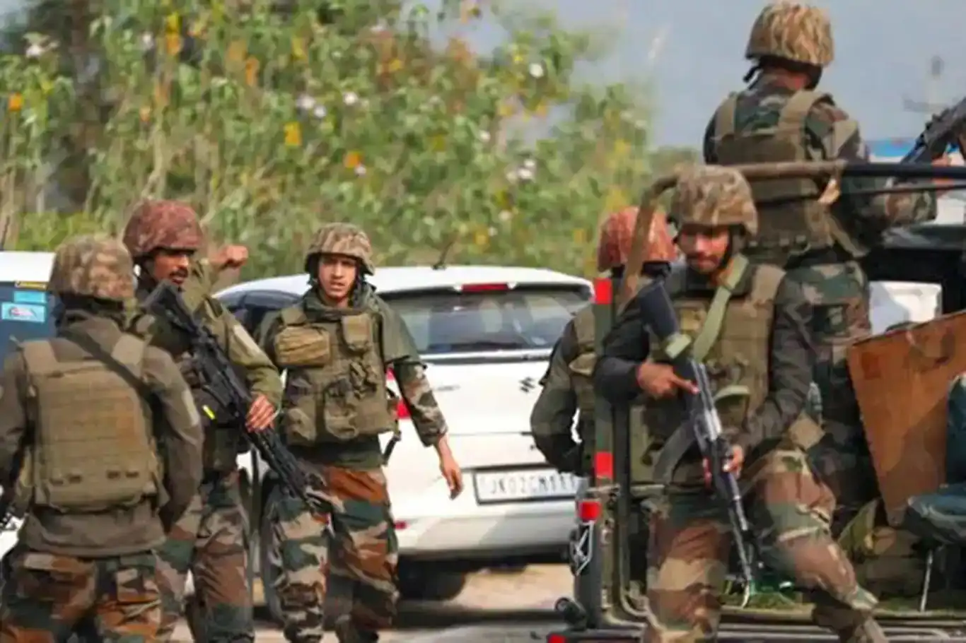 Li Pakistanê bi wesayîta bombeyî êrîş hat lidarxistin: 4 kesan canê xwe ji dest dan