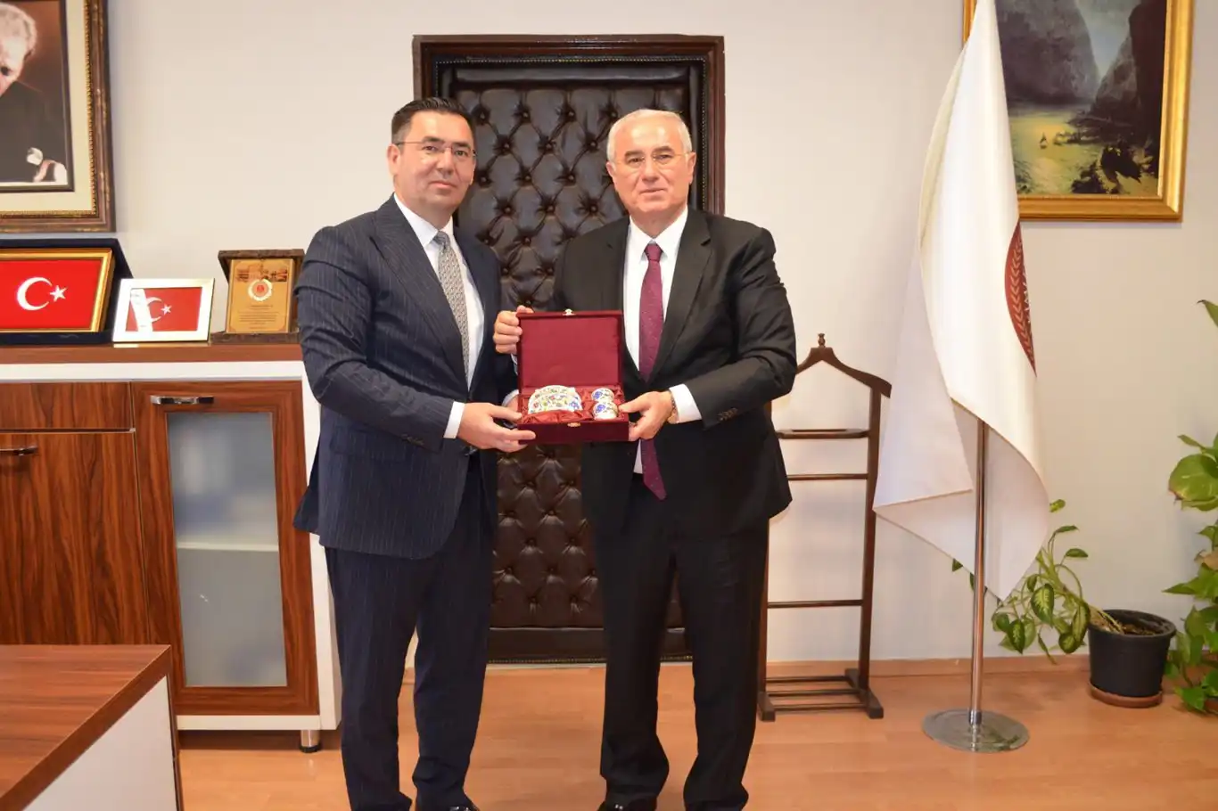 Kamu Başdenetçisi Akarca Siirt Adliyesi'ni ziyaret etti Kamu Başdenetçisi Akarca Siirt Adliyesi'ni ziyaret etti