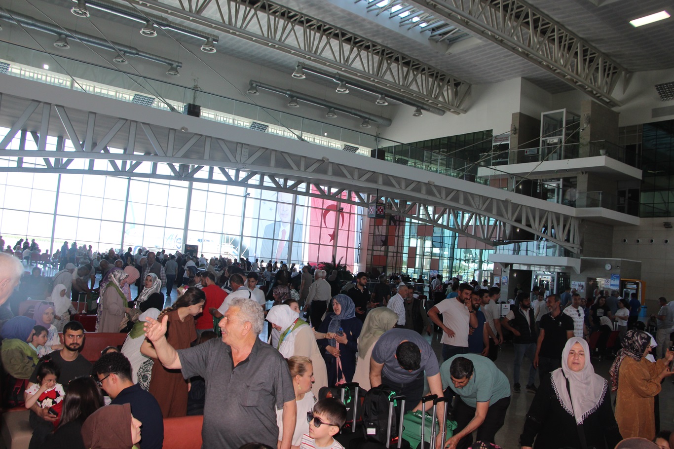 Mardinli 192 hacı adayı dualarla uğurlandı