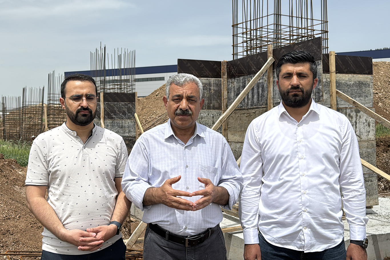 HÜDA PAR'dan inşaat işçilerine ziyaret: Emekçiler vergi yükünden kurtarılmalı HÜDA PAR'dan inşaat işçilerine ziyaret: Emekçiler vergi yükünden kurtarılmalı