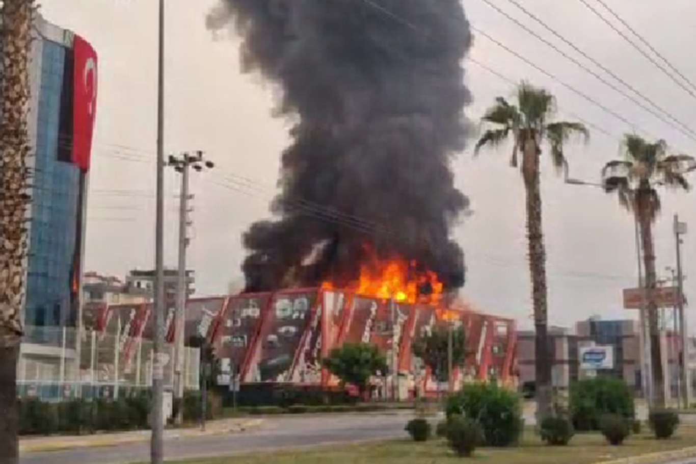 Mersin'deki Jameson fabrikası yangını kontrol altına alındı