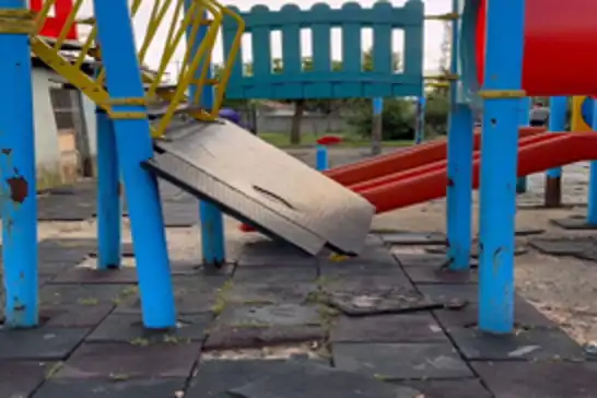 Bingöl'ün Genç ilçesindeki park bakımsızlıktan tehlike saçıyor