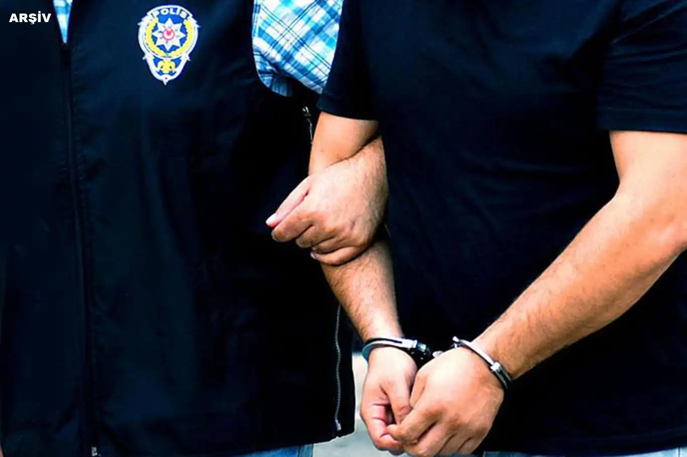 Şanlıurfa'da silahlı tehdit ve yağma şebekesine operasyon: 9 tutuklama Şanlıurfa'da silahlı tehdit ve yağma şebekesine operasyon: 9 tutuklama