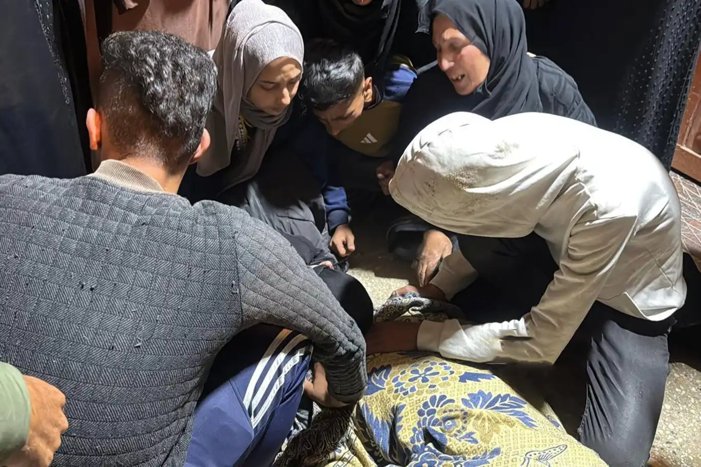 Siyonist rejim Gazze'de sivilleri hedef aldı: Çoğu çocuk en az 8 şehit, onlarca yaralı