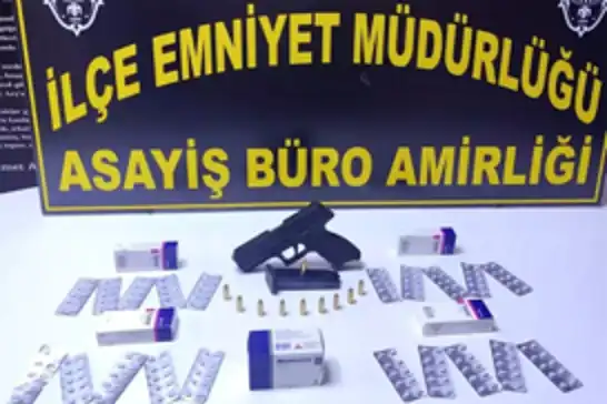 Antalya'da uyuşturucu madde ve ruhsatsız silah ele geçirildi
