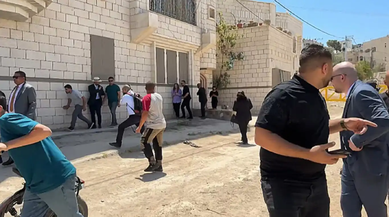 دول أوروبية تستدعي سفراء الاحتلال لديها بعد استهداف وفد دبلوماسي في جنين دول أوروبية تستدعي سفراء الاحتلال لديها بعد استهداف وفد دبلوماسي في جنين