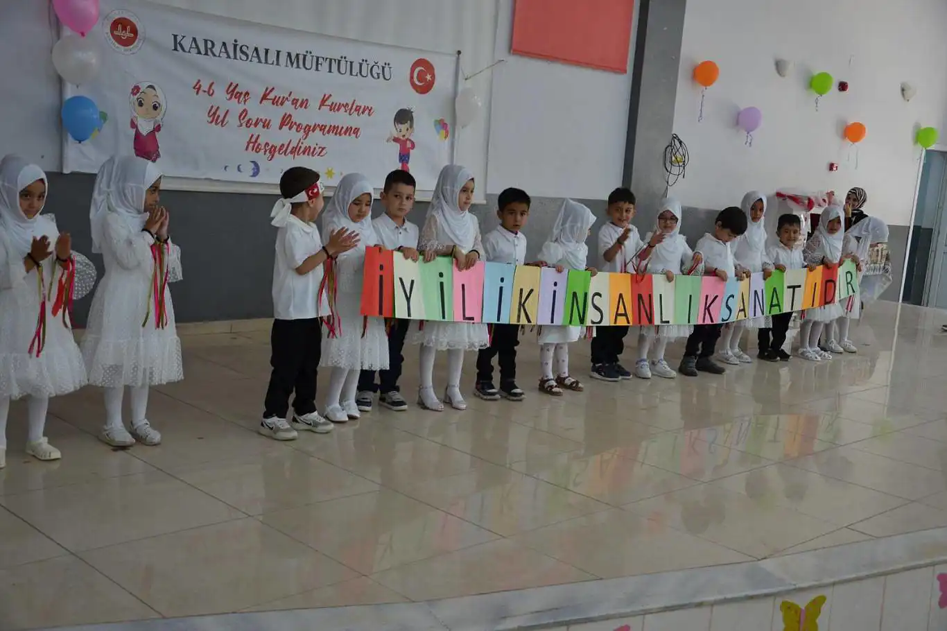 Adana'da 4-6 yaş Kur'an kursları yıl sonu programı düzenlendi Adana'da 4-6 yaş Kur'an kursları yıl sonu programı düzenlendi
