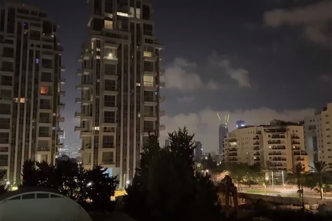 Yemeni forces target Ben Gurion Airport with ballistic missile in retaliation for Gaza massacres Yemeni forces target Ben Gurion Airport with ballistic missile in retaliation for Gaza massacres