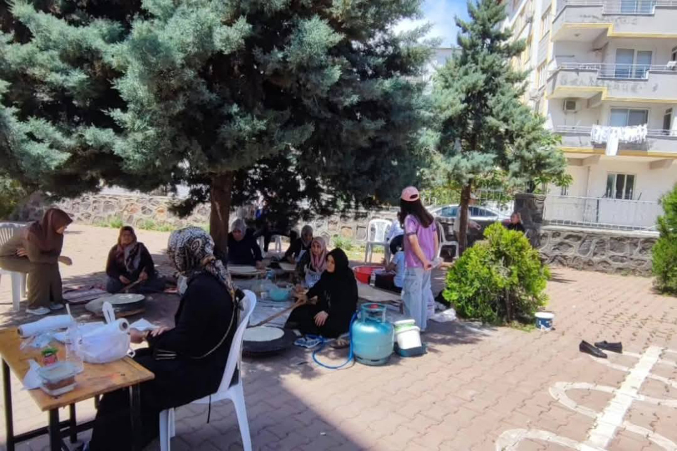 Ortaokul öğrencileri Gazze için hayır çarşısı açtı Ortaokul öğrencileri Gazze için hayır çarşısı açtı