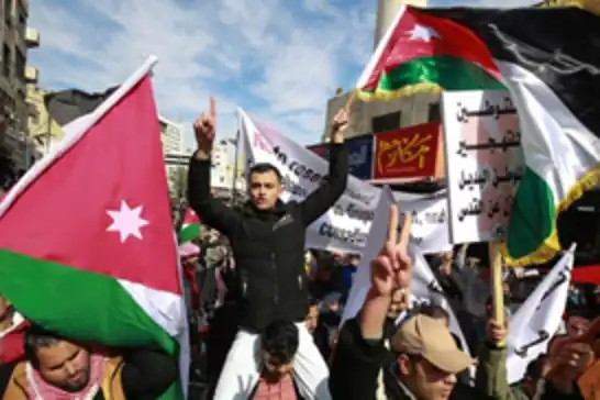 في يوم الاستقلال الأردني... آلاف الأردنيين يتظاهرون دعمًا لغزة