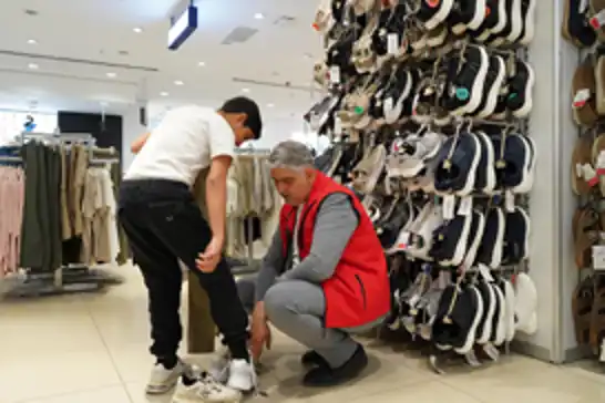 Gaziantep Vakıflar Bölge Müdürlüğü yetim ve muhtaç çocuklara bayramlık giydirdi