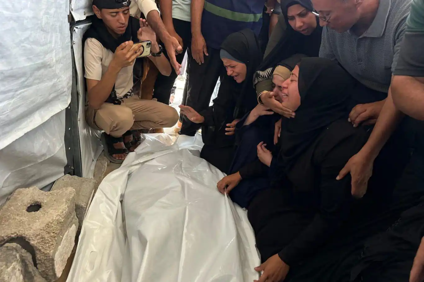 Gazze'de şehit sayısı 54 bine yaklaştı Gazze'de şehit sayısı 54 bine yaklaştı