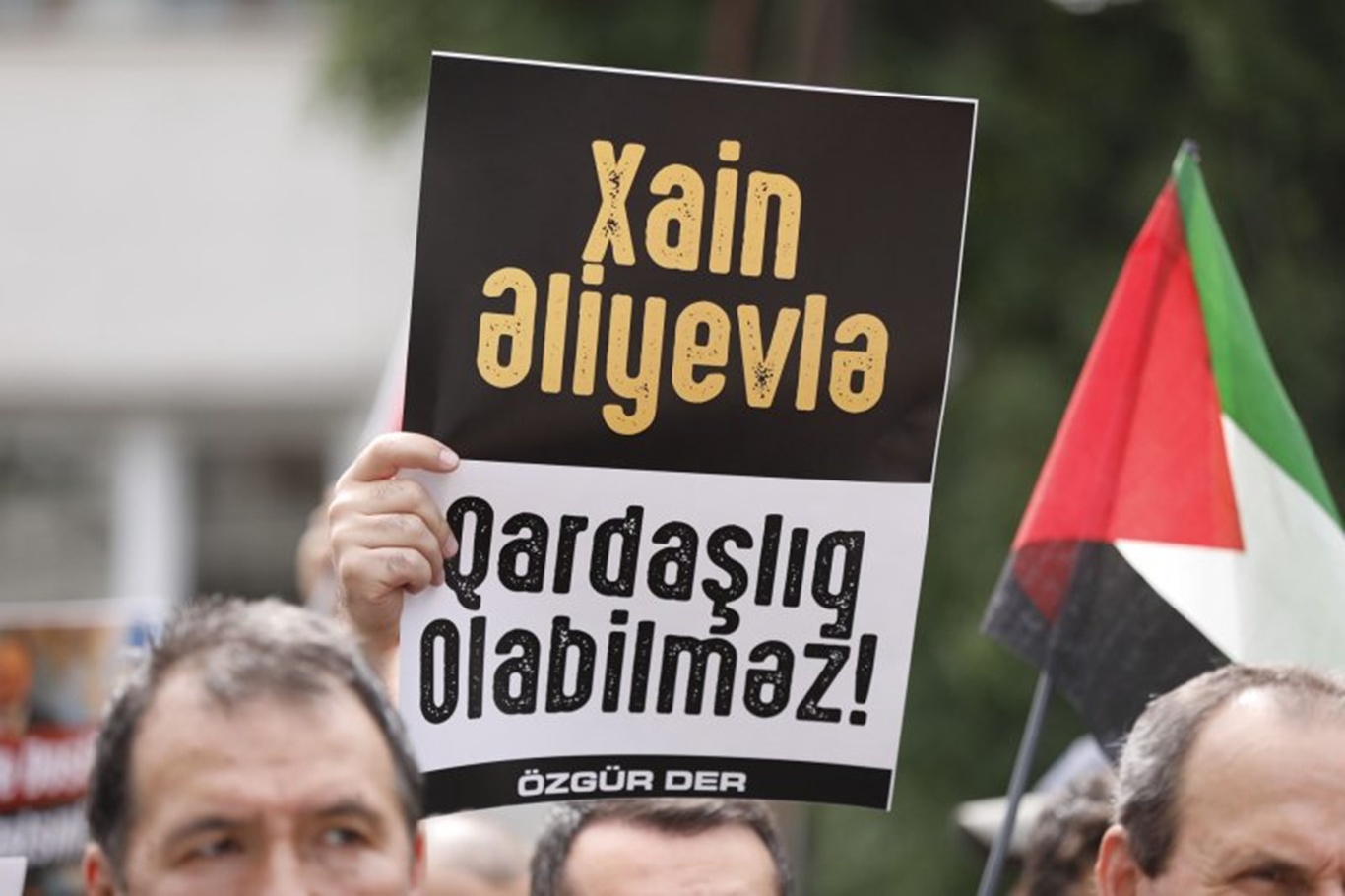İşgalcilere destek veren Azerbaycan yönetimi İstanbul'da protesto edildi