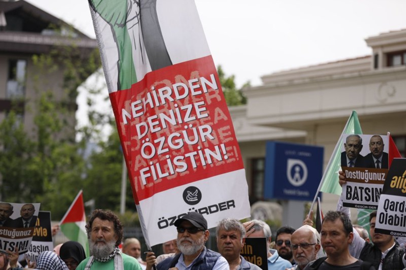 İşgalcilere destek veren Azerbaycan yönetimi İstanbul'da protesto edildi