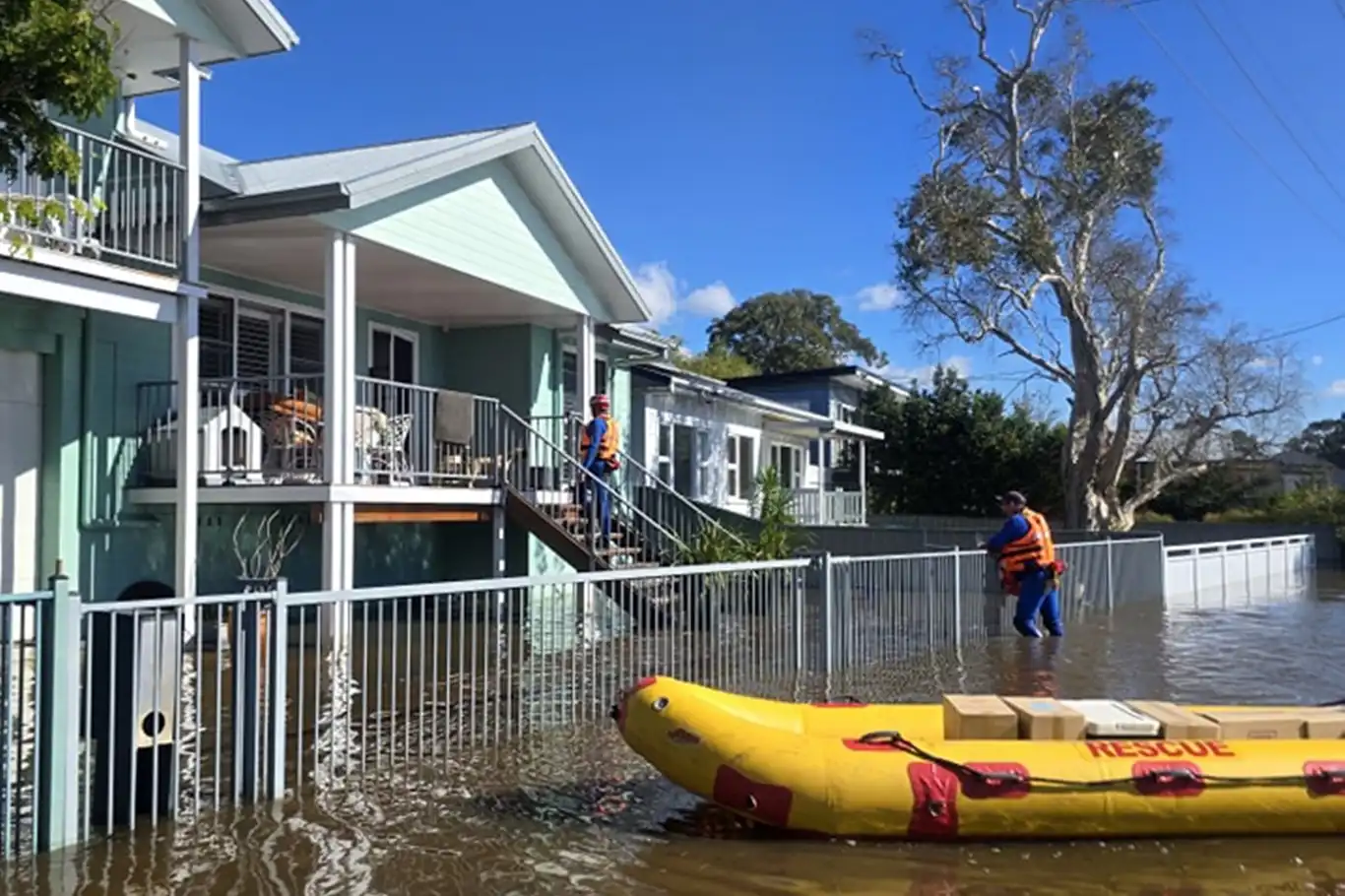 Avustralya'da sel: On binlerce kişi izole durumda
