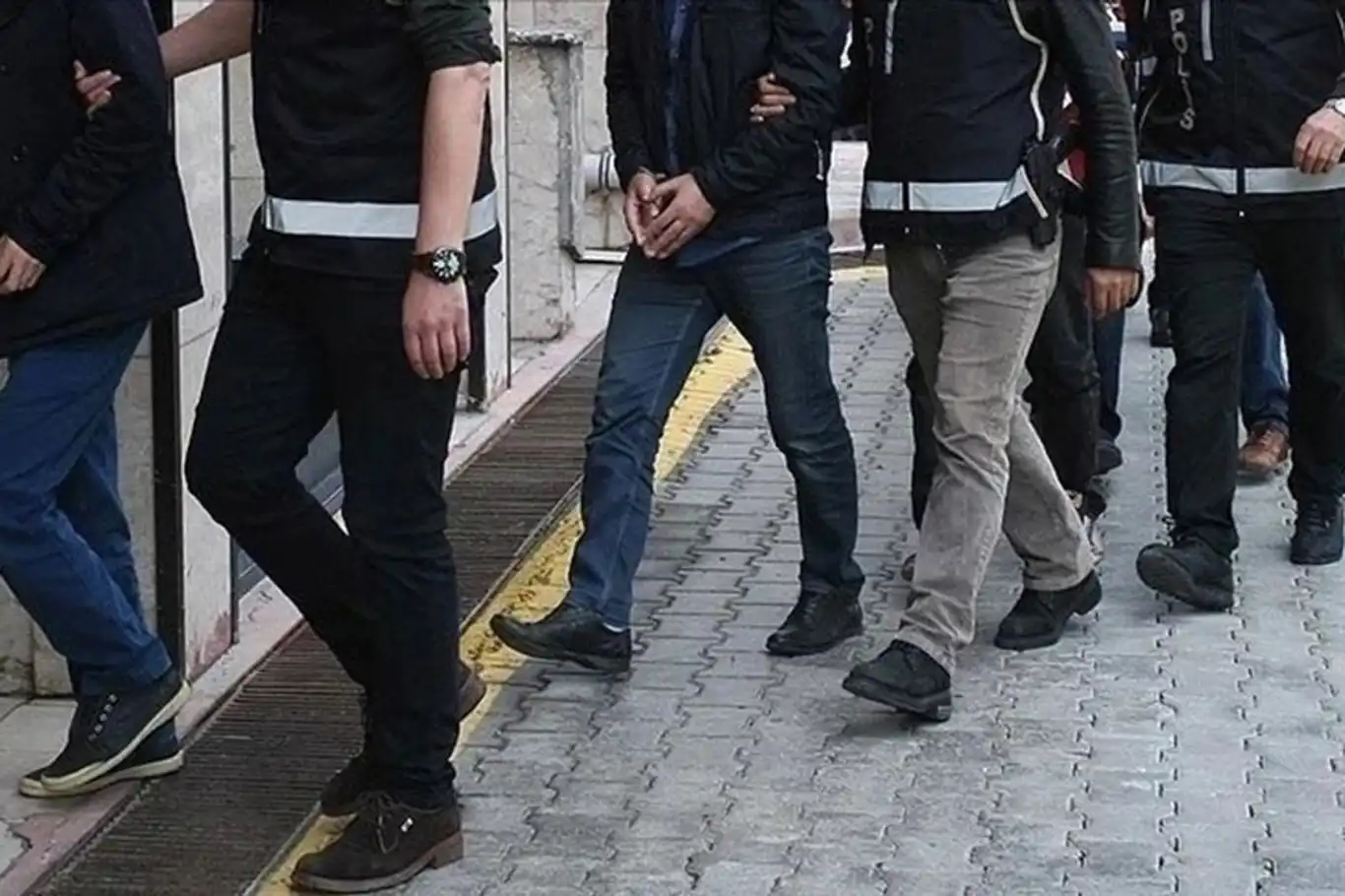 FETÖ operasyonu: 61 muvazzaf asker tutuklandı