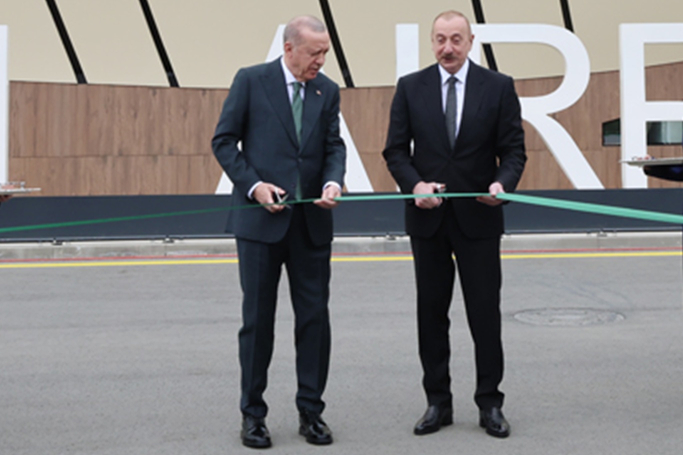 Cumhurbaşkanı Erdoğan ve Aliyev, Laçın Uluslararası Havalimanı’nın açılışını yaptı Cumhurbaşkanı Erdoğan ve Aliyev, Laçın Uluslararası Havalimanı’nın açılışını yaptı